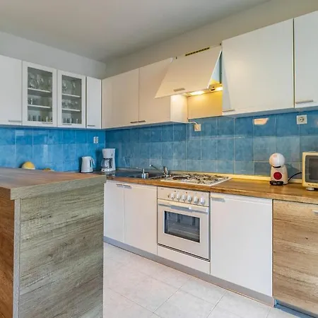 Surlan Apartment